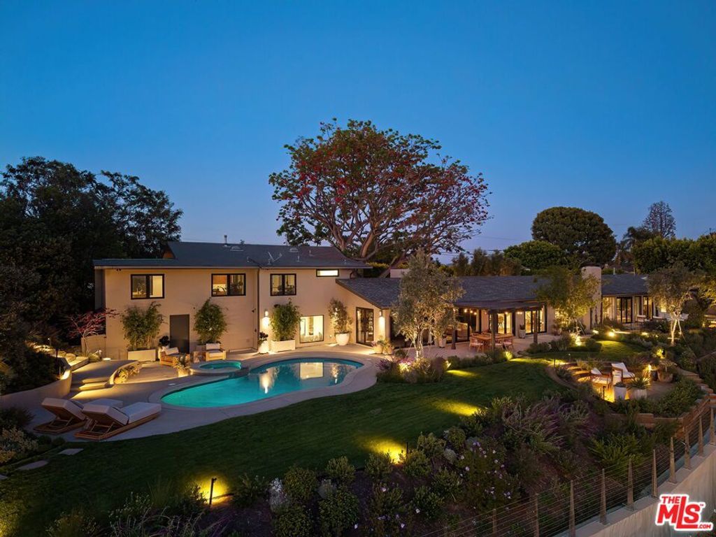 Photo of 7840 Torreyson Drive, Los Angeles, CA 90046 (MLS # 25531397)
