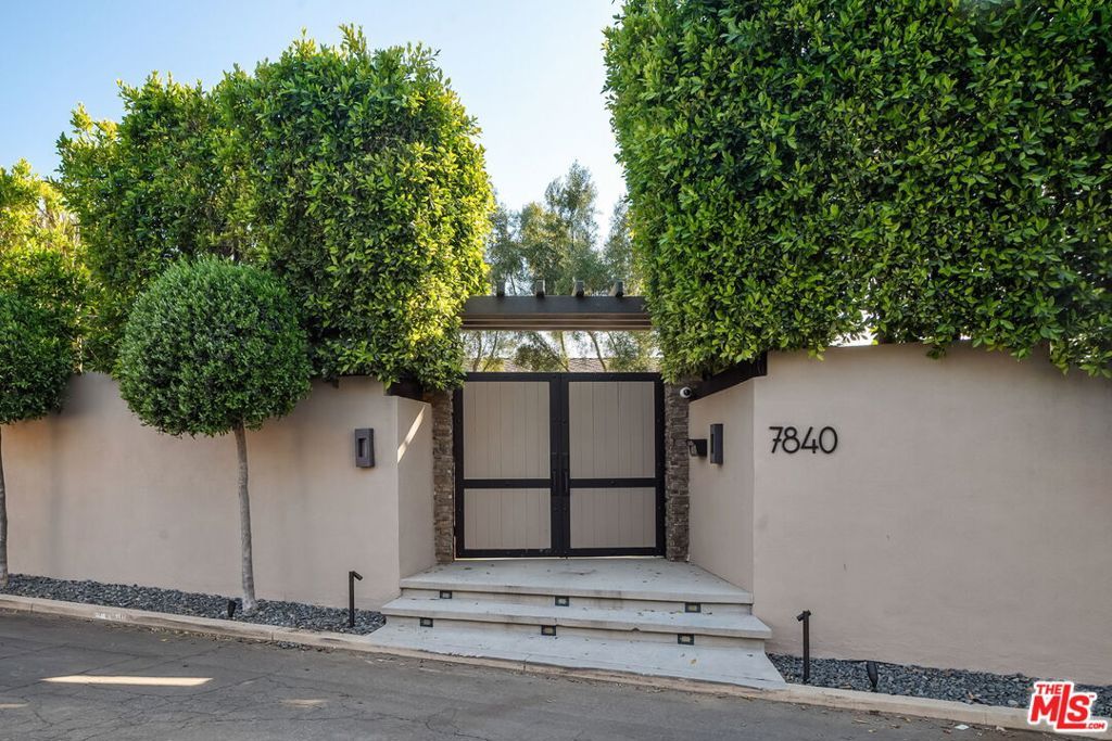 Photo of 7840 Torreyson Drive, Los Angeles, CA 90046 (MLS # 25531397)