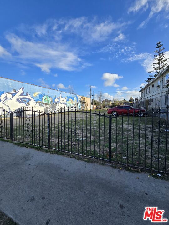 142 E Vernon Avenue