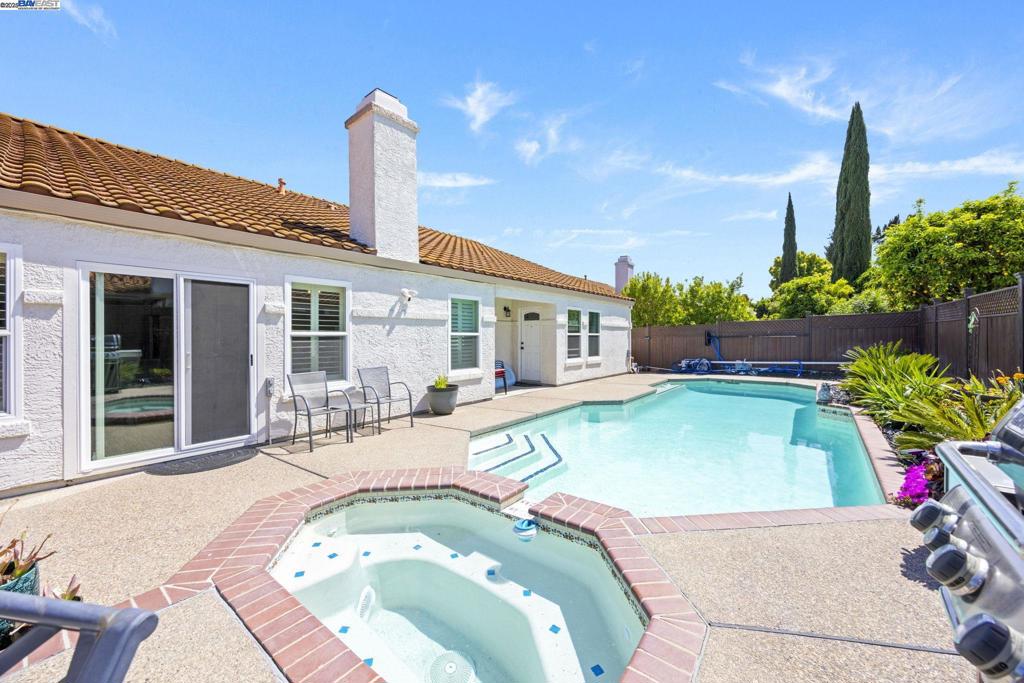Properties 2 600 Valley Oak Drive