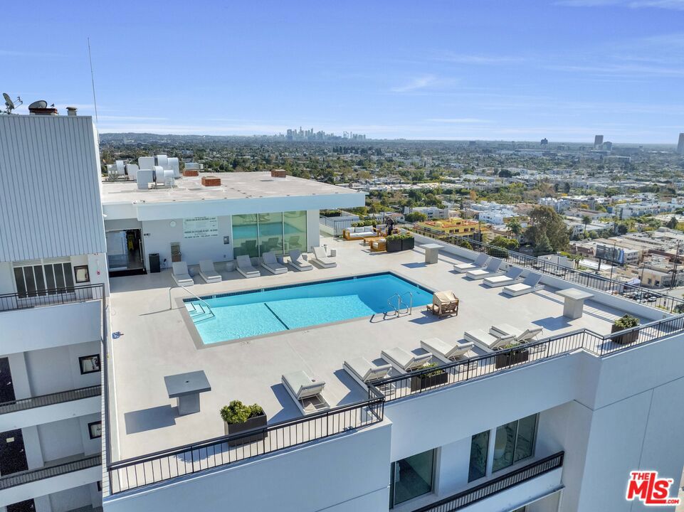 1100 Alta Loma Road 608