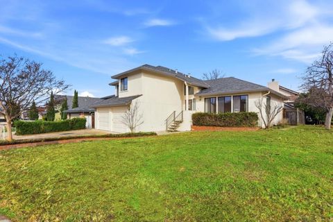 Photo of 1340 Terrace Drive, Hollister, CA 95023 (MLS # ML82035986)