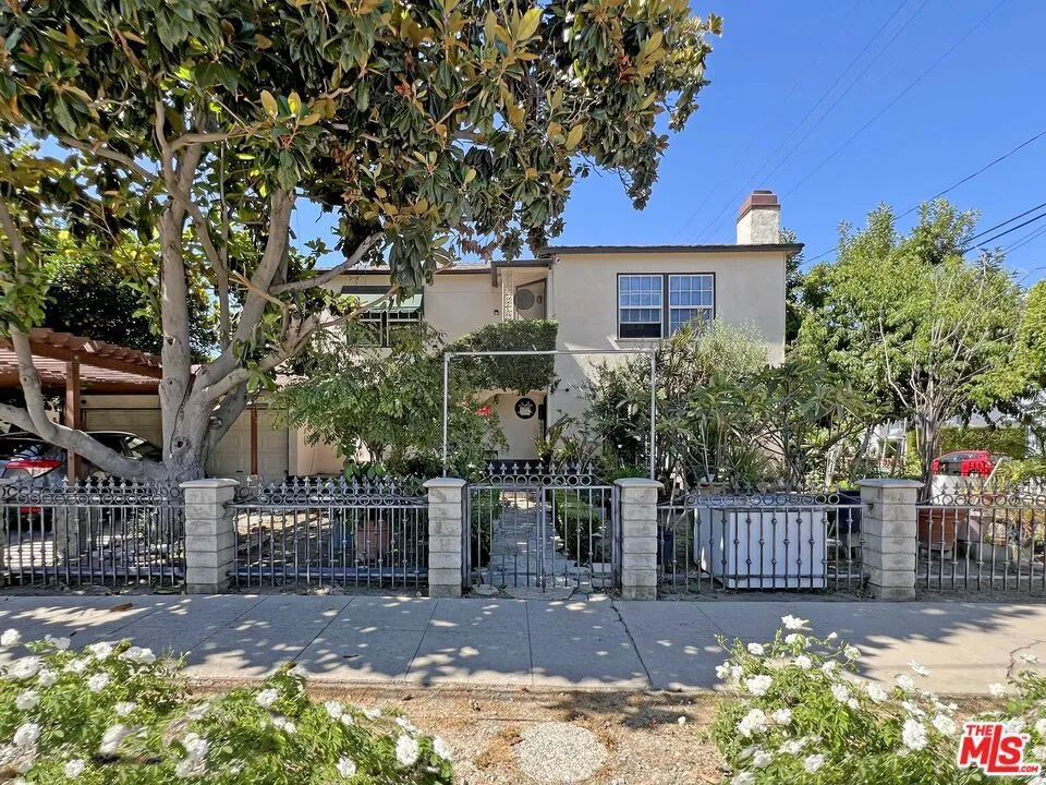 North Hollywood, California 91601, United States, 5 Bedrooms Bedrooms, ,4 BathroomsBathrooms,Residential,Contingent,51333