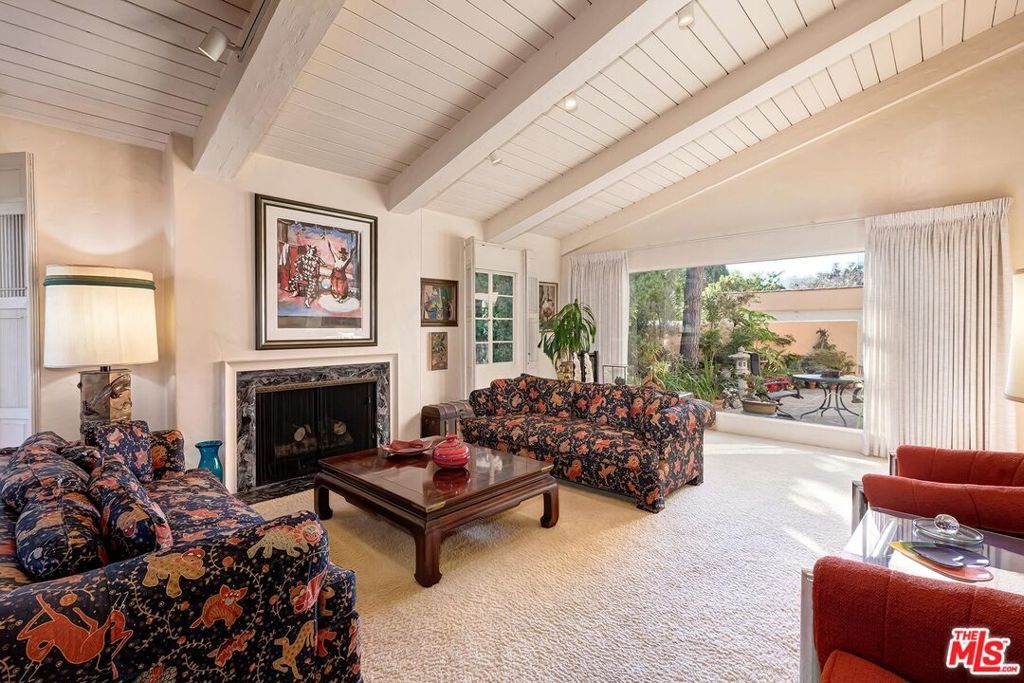 Photo of 213 S Rodeo Drive, Beverly Hills, CA 90212 (MLS # 26658455)