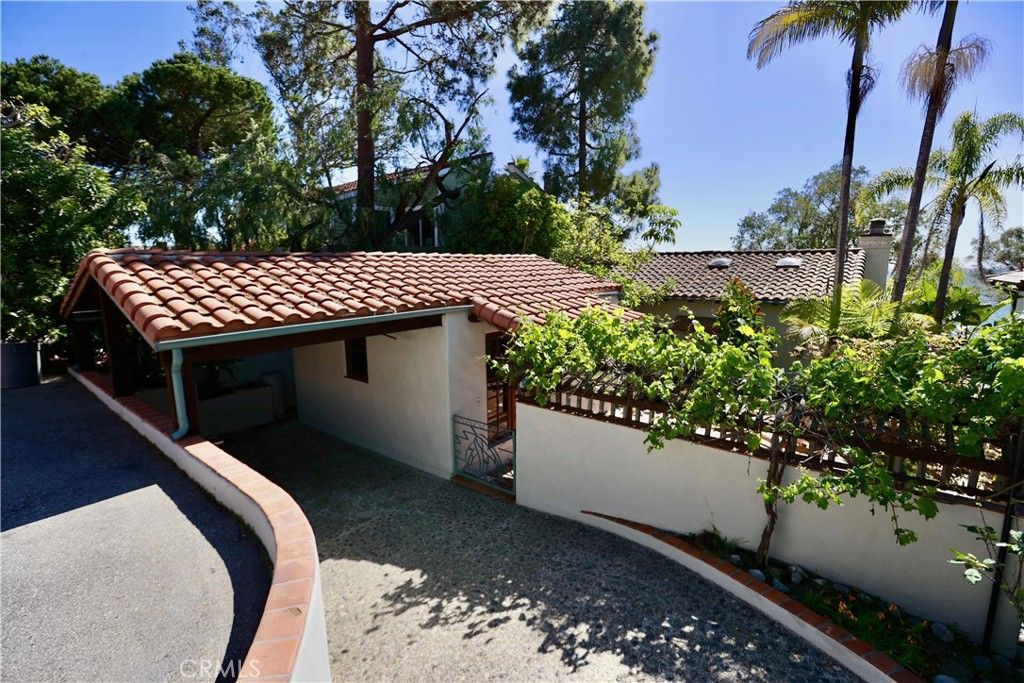 Photo of 28817 Top Of The World Drive, Laguna Beach, CA 92651 (MLS # LG26060841)