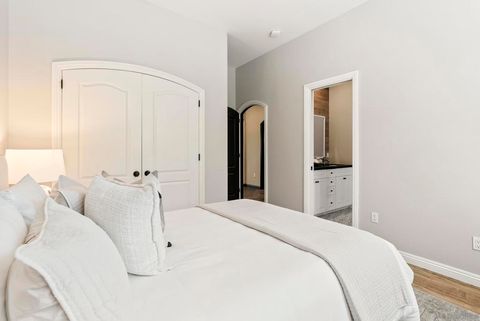Tiny photo for 1101 Sierra Linda DR, Escondido, CA 92025 (MLS # 260017814SD)