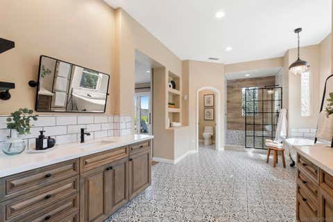 Tiny photo for 1101 Sierra Linda DR, Escondido, CA 92025 (MLS # 260017814SD)
