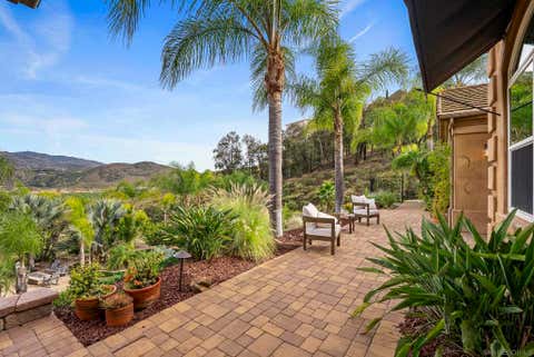 Tiny photo for 1101 Sierra Linda DR, Escondido, CA 92025 (MLS # 260017814SD)