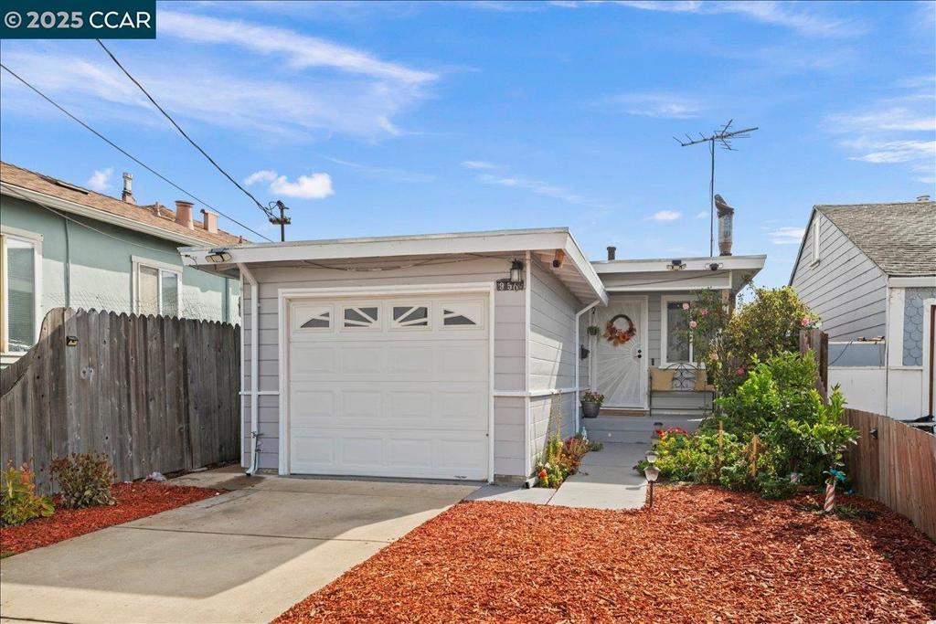 Beautiful 2 bedroom and 1 bathroom home in a great location. Updated kitchen and bathroom, spacious bedrooms and a cozy living room. Also features a attached one car garage and a beautiul deck to enjoy. Centrally located in North East Richmond close to the stores and the freeways. This is a great starter home!!! Must come and see!!!
