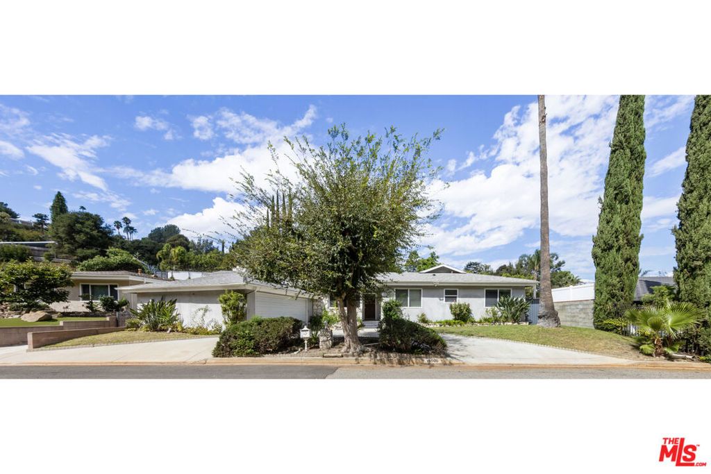 Photo of 15508 Royal Ridge Road, Sherman Oaks, CA 91403 (MLS # 25597945)