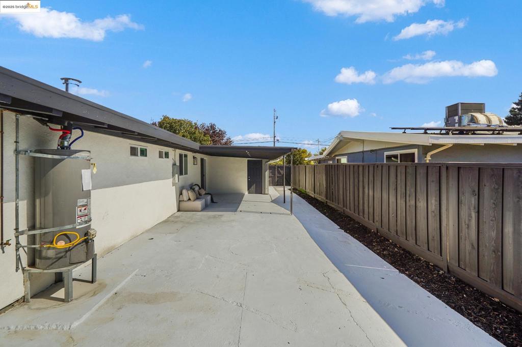 HAYWARD - Residential