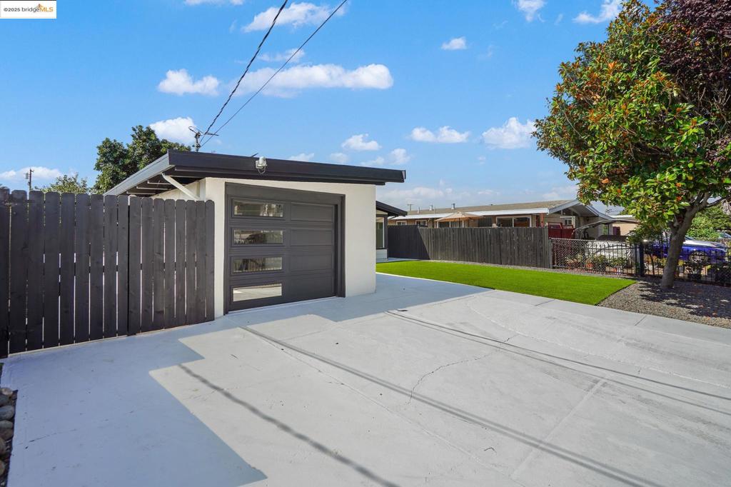 HAYWARD - Residential