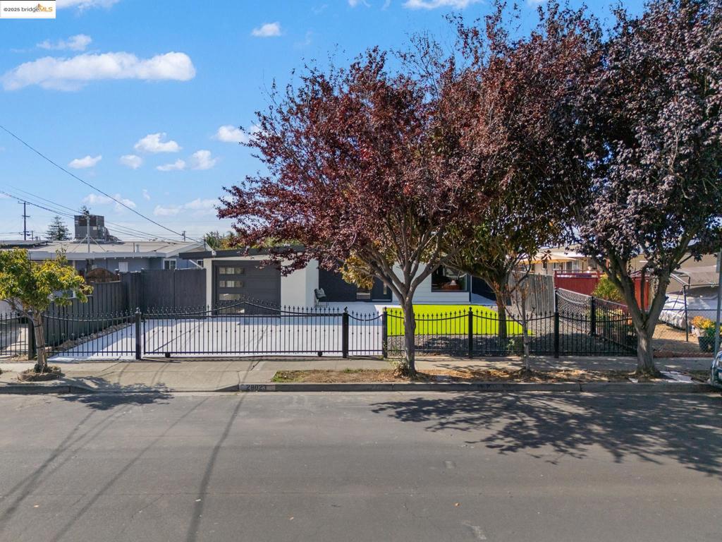 HAYWARD - Residential