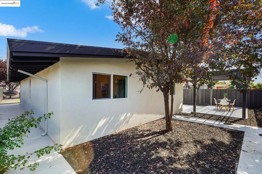 HAYWARD - Residential
