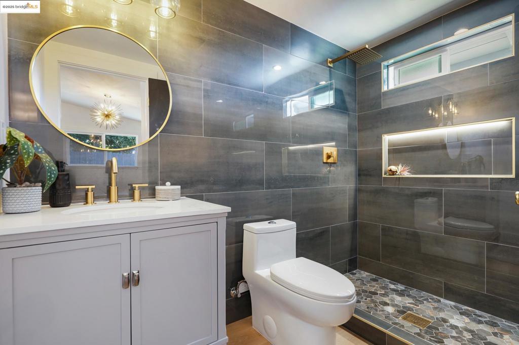 HAYWARD - Residential