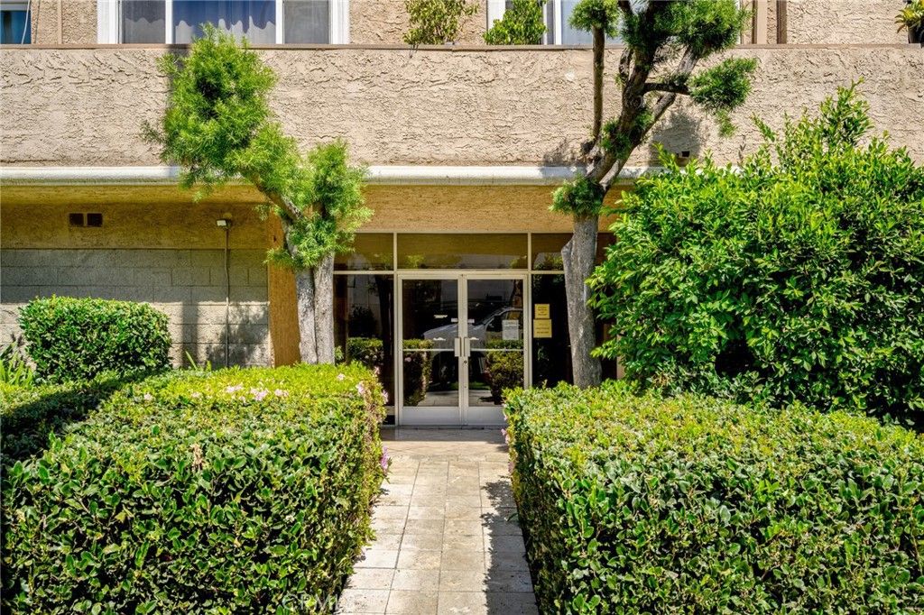 Photo of 14607 Erwin St #107, Van Nuys, CA 91411 (MLS # GD26062592)