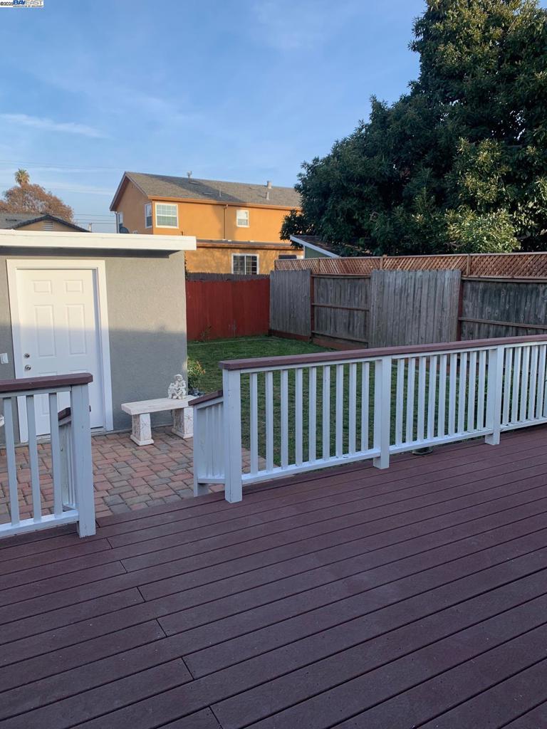 DAVIS STREET - Residential