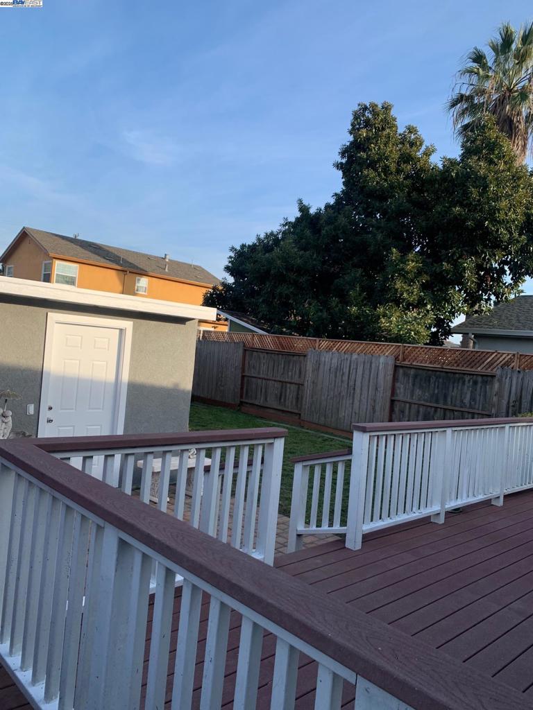 DAVIS STREET - Residential