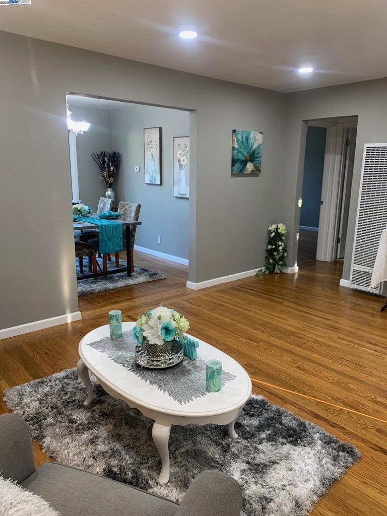 DAVIS STREET - Residential