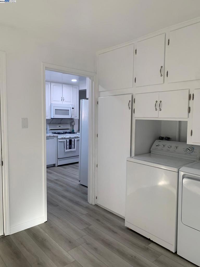 DAVIS STREET - Residential