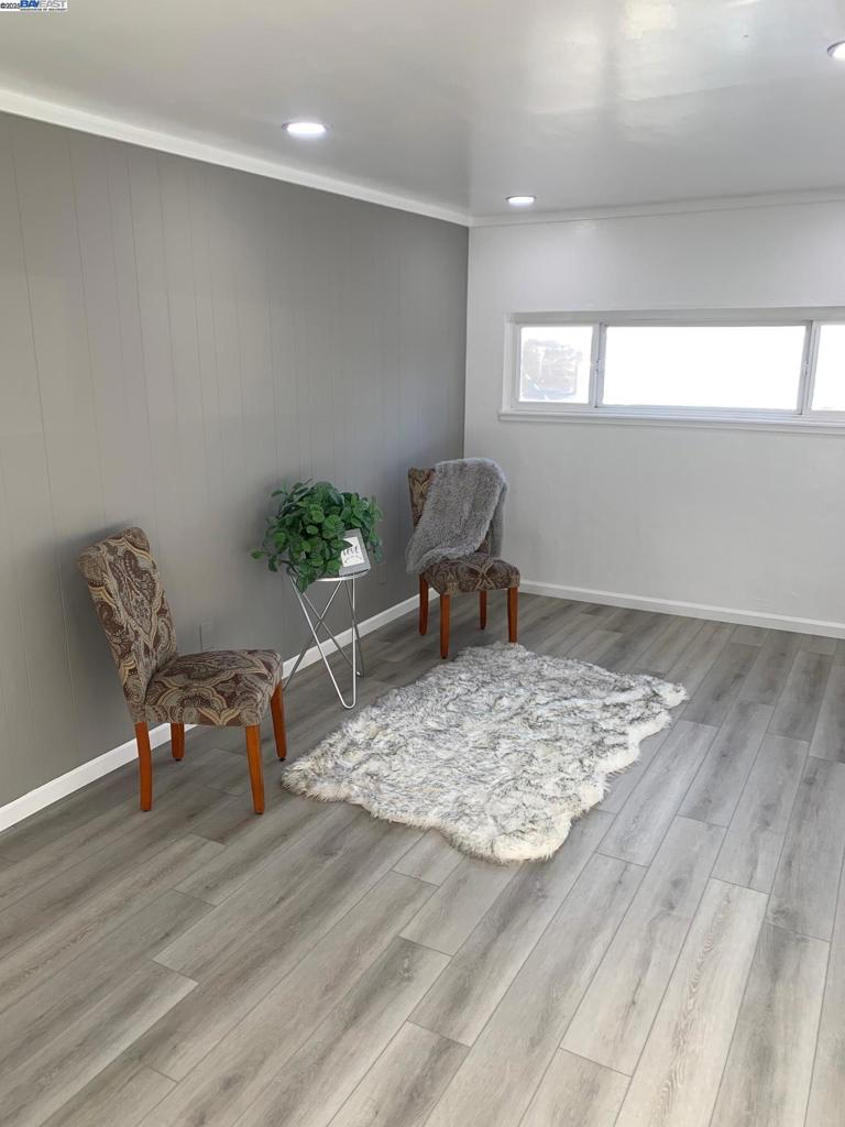 DAVIS STREET - Residential