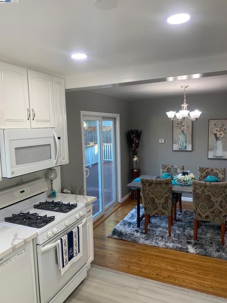 DAVIS STREET - Residential