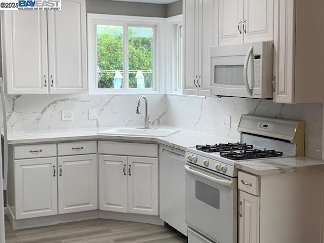 DAVIS STREET - Residential