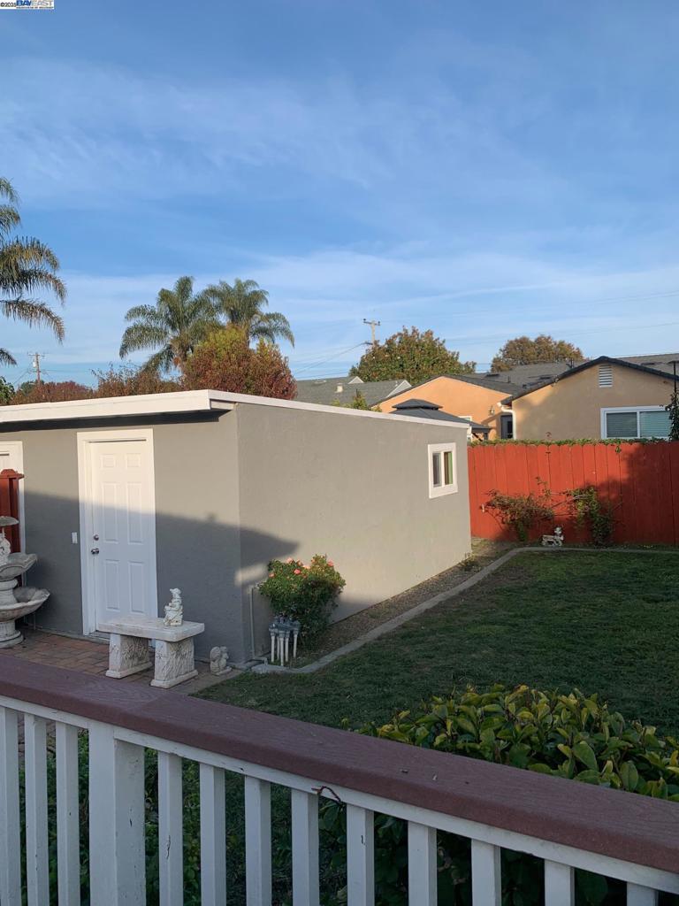 DAVIS STREET - Residential