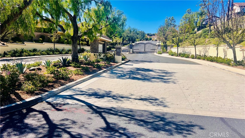 2809 Silk Oak Avenue