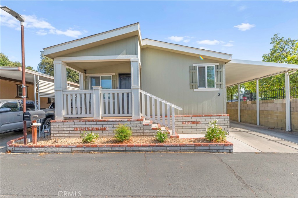 Newer manufactured home in Hemet! Great for a starter family and spacious. Centrally located near shopping and schools. This gated community offers a pool & spa, rec center.