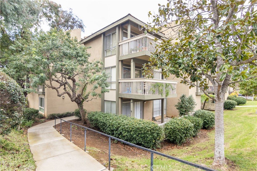 This ground level end unit is located in the beautiful Thousand Oaks hills in the exclusive 55+ senior citizen community of Oaknoll Villas! This unit features 2 Bedrooms and 1 Full Bathroom. Kitchen opens up to a spacious Living Room and Dining Room area. Kitchen appliances include a refrigerator, microwave, dishwasher, and an electric oven/stove top. Enjoy warm nights on your private over-sized patio! Trash and Cable included in rent. An abundance of amenities are included such as a large swimming pool and spa, billiard room, fitness room, card room, lending library, 2 shuffleboards, BBQ area, a dance studio and luscious greenbelts. Not to mention, take an afternoon visit to the beautiful grounds of the Conejo Valley Botanical Garden bordering the Oaknoll Villas. Talk about endless options! Close to Thousand Oaks Mall, restaurants, and the movie theater! No pets. Hurry, this won't last long!