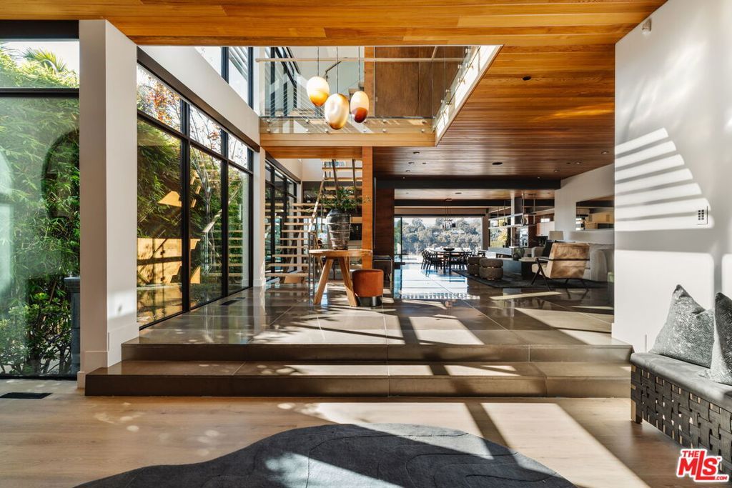 Photo of 721 Adelaide Place, Santa Monica, CA 90402 (MLS # 25597907)