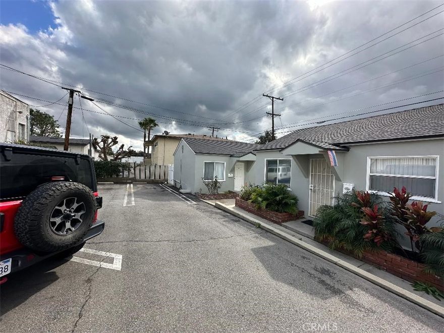 Remodeled One Bedroom like private home with back yard and one car parking. can be used as an office too.