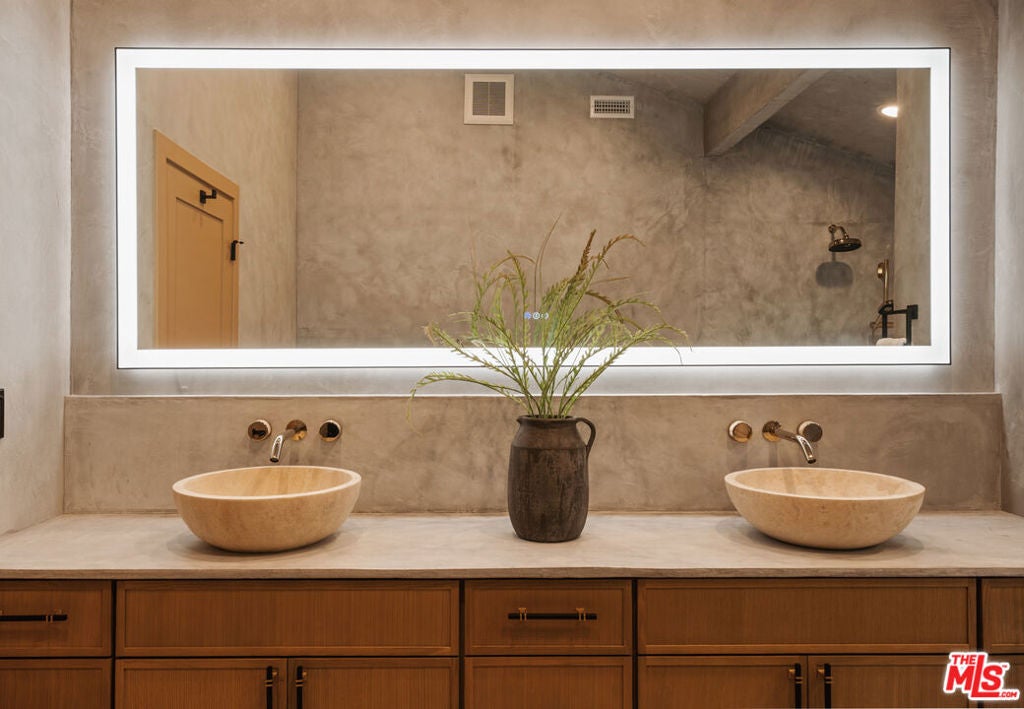 Photo of 2474 Silver Ridge Avenue, Los Angeles, CA 90039 (MLS # 26851893)