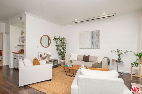 Photo of 5139 Balboa Boulevard #9, Encino, CA 91316 (MLS # 26644321)