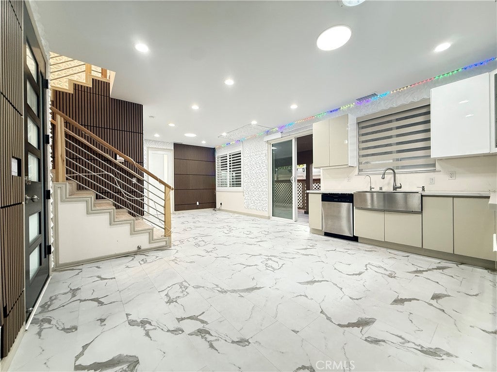 9109 Whitmore Street