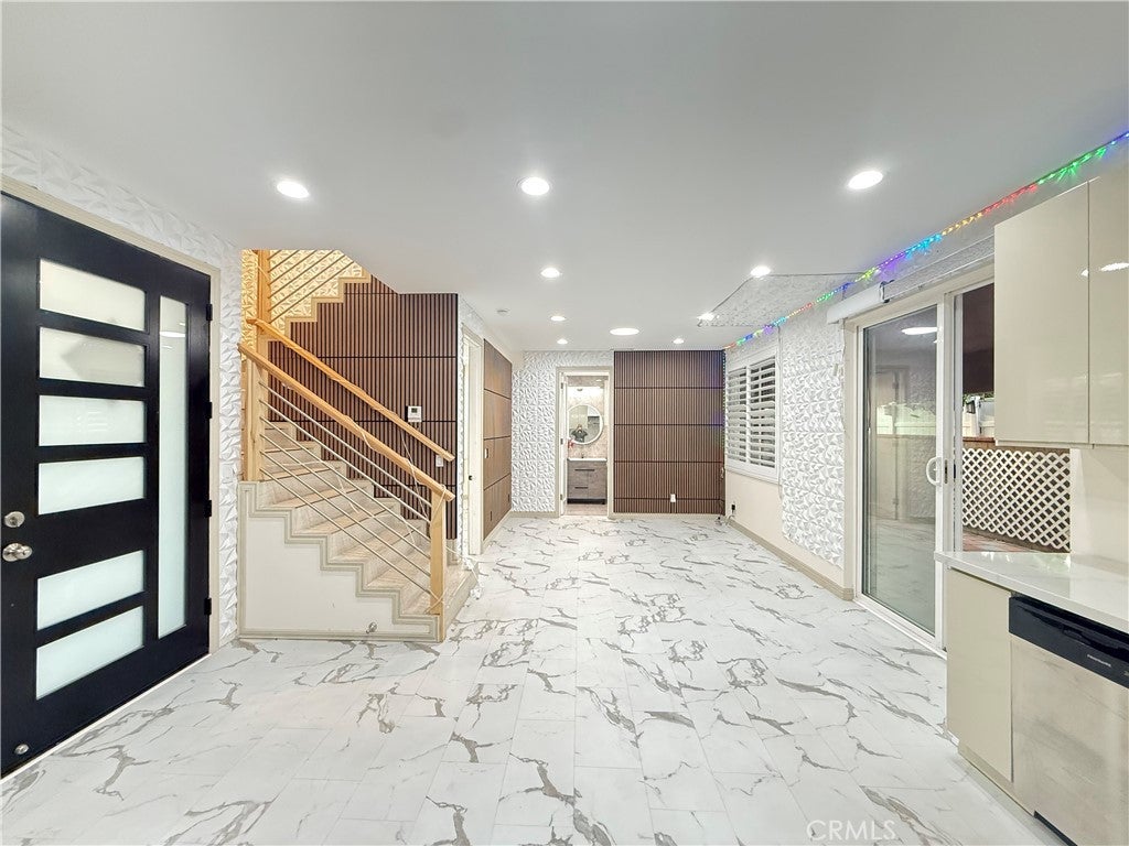 9109 Whitmore Street