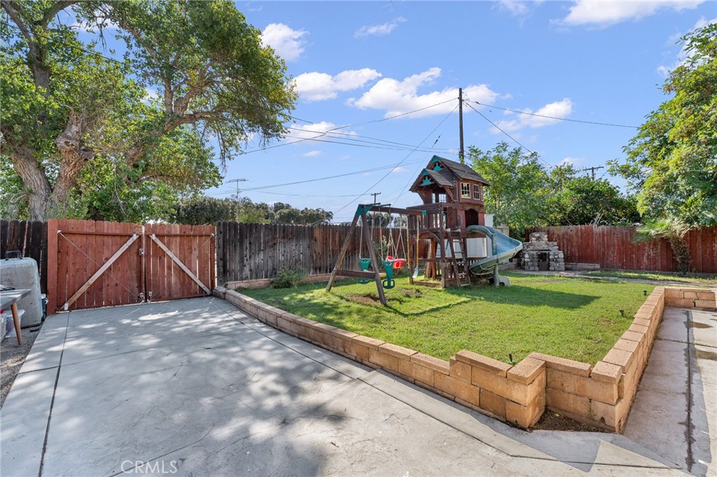 Welcome to your beautifully remodeled home with brand new flooring, fresh interior paint and a fully updated bathroom. This charming residence features 3 bedrooms and 1 bath on a spacious lot. Open concept move-in ready home awaits the perfect family to build memories as the holiday’s approach. Outside, the backyard provides ample space for relaxing, gardening, or creating your own outdoor retreat. Located in the highly desirable city of Redlands, this home is just minutes from schools, shopping, dining, parks, and the historic downtown area. Enjoy saving with Tesla Solar Panels! With its recent renovations and prime location this home is an excellent opportunity for first-time buyers, growing families, or anyone seeking a turnkey property in a vibrant community.