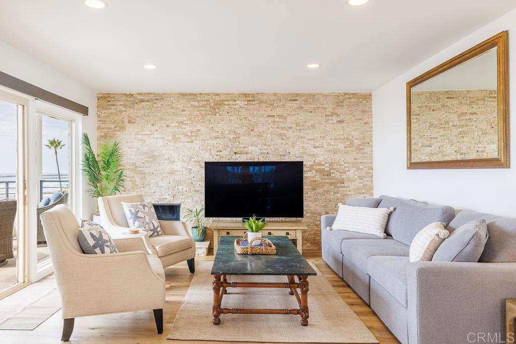 1202 N PACIFIC Street 402A