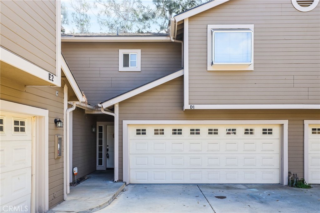 Welcome to this charming 2 bedroom, 2 bathroom home located in the desirable city of Costa Mesa, CA. This cozy residence features a main level bedroom for added convenience, as well as a washer and dryer unit for easy laundry access. The 2 car garage provides ample parking space and storage options. The kitchen comes equipped with a refrigerator, making meal prep a breeze. Don't miss out on the opportunity to make this lovely house your new home.