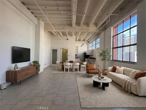 Photo of 312 W 5th Street #826, Los Angeles, CA 90013 (MLS # SR26131076)