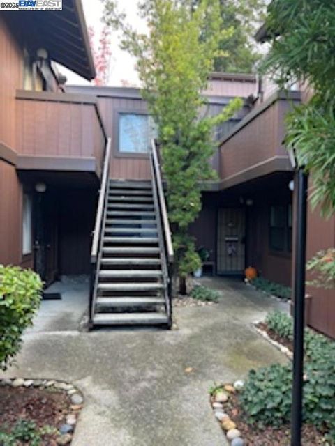 Photo of 884 Camelback Pl Pl, Pleasant Hill, CA 94523 (MLS # 41117801)