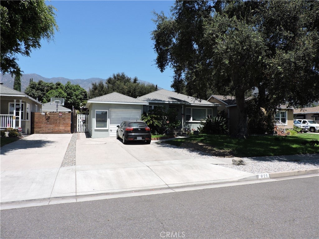 821 Oakdale