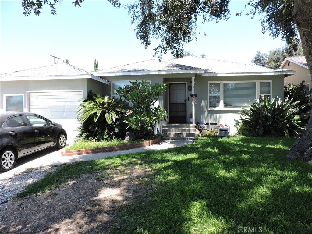 821 Oakdale