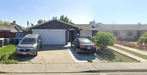 Photo of 531 Colonial Circle, Vacaville, CA 95687 (MLS # ML82035828)