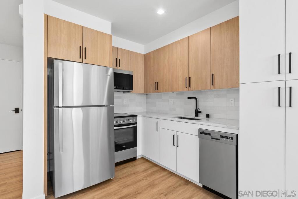 Light and bright 1BR/1BA BRAND NEW studio offered in the newest luxury apartment building located right in the heart of La Jolla. Step out your front door to dining, shopping, world renowned beaches, and more! Featuring high end modern finishes and amenities such as quartz countertops, designer tile, wood style plank flooring, custom cabinetry including a pull down Murphy bed, stainless steel appliances, lighted bathroom mirrors, and in-unit washer/dryers. The building offers a rooftop terrace for residents to dine, BBQ, or relax and enjoy the peak ocean and Village views beyond. Each unit has underground secure parking available and storage spaces can be added on, if desired.