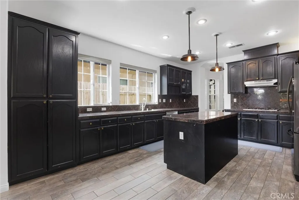 Bakersfield, California 93312, United States, 3 Bedrooms Bedrooms, ,3 BathroomsBathrooms,Residential,Active,216264