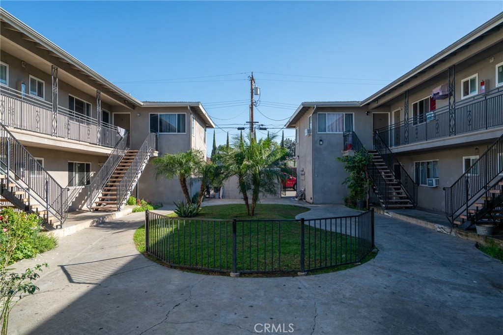 1118 1124 N Mayfair Avenue