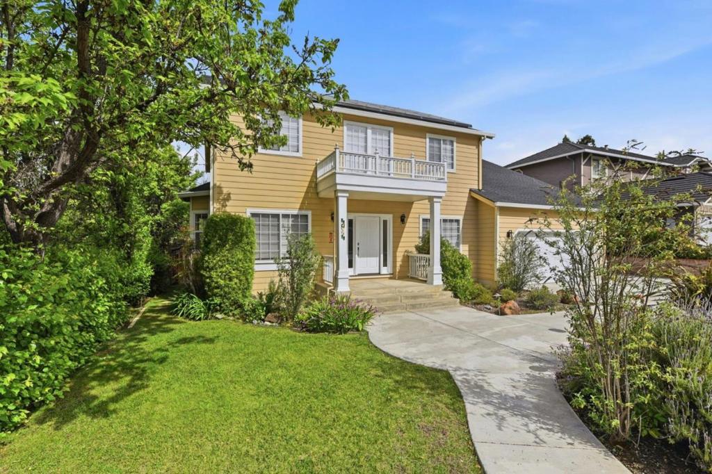 1129 Foxhurst Way
