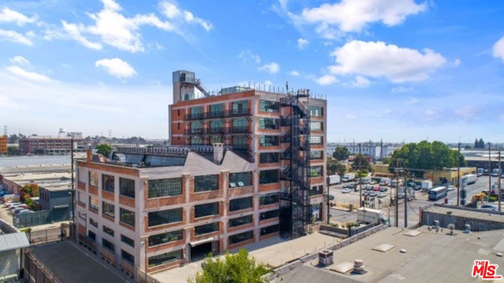 Built in 1921 and renovated in 2018, the Walnut Building offers authentic industrial artist studios with the highest level of comforts, services, & amenities DTLA has to offer. The building features much of the original character with stunning industrial windows, classic exposed brick, & polished concrete flooring. Units feature dramatic ceiling heights, unobstructed views, sun drenched spaces & high end modern finishes. Each home is designated live/work and has purposeful design features including Caesarstone countertops, stainless steel Samsung appliances, spa like deep soaking tubs, & top of the line LG W/D in each unit. Our community features an onsite gym, rooftop patio, outdoor lounge areas, video conference & meeting rooms as well as onsite parking & onsite staff. Additionally we will offer parcel delivery services, pick-up & drop off dry cleaning.